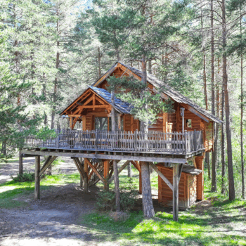Cabane dans les arbres n°1 © Camping Municipal Le Bois des Alberts - Montgenèvre