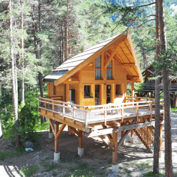 Cabane dans les arbres n°2 © Camping Municipal Le Bois des Alberts - Montgenèvre